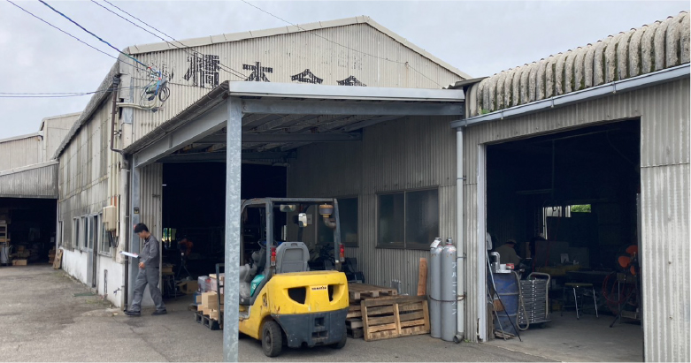 従業員の熱中症をきっかけに、工場の暑さ対策を決断。作業環境を変えたサーモバリアS の遮熱効果