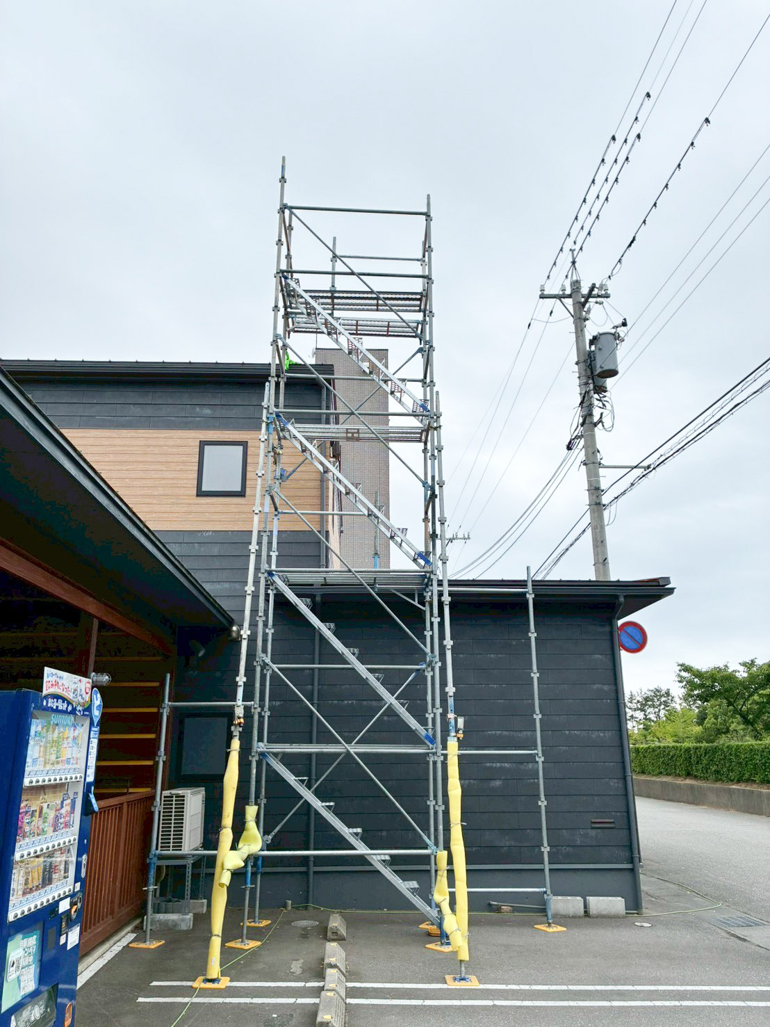暑さに負けない店舗へ。営業を守る屋根遮熱